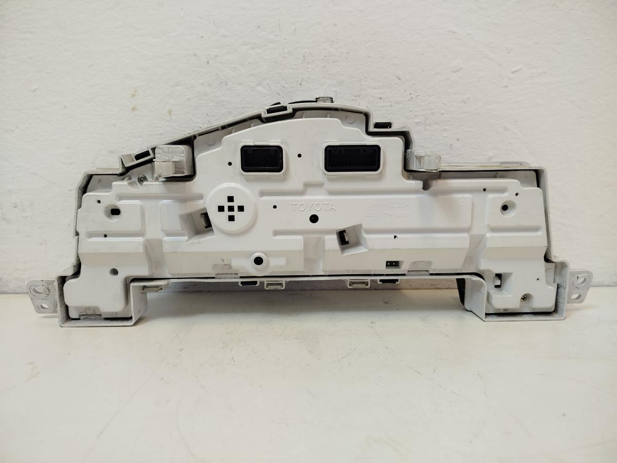 Toyota IQ Typ AJ Kombiinstrument Tacho 1.0 50kw Automatik Cockpit Instrumente