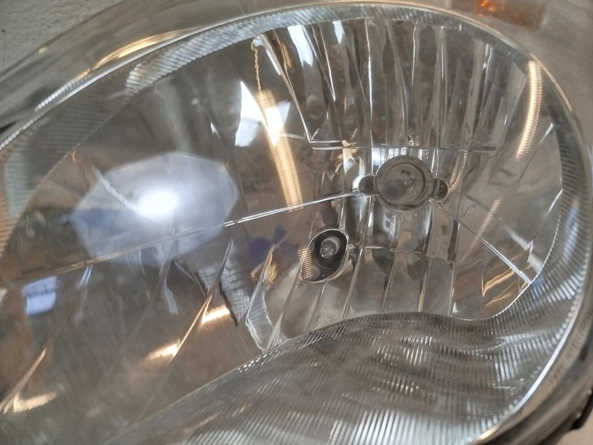 Toyota Yaris XP9 Hauptscheinwerfer Frontscheinwerfer vorn links Frankreich TEXT