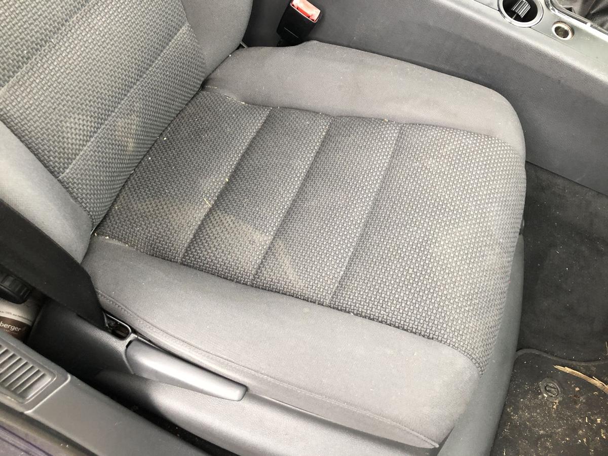VW Touareg 7L Sitz vorn rechts Beifahrersitz Stoff mit Heizung
