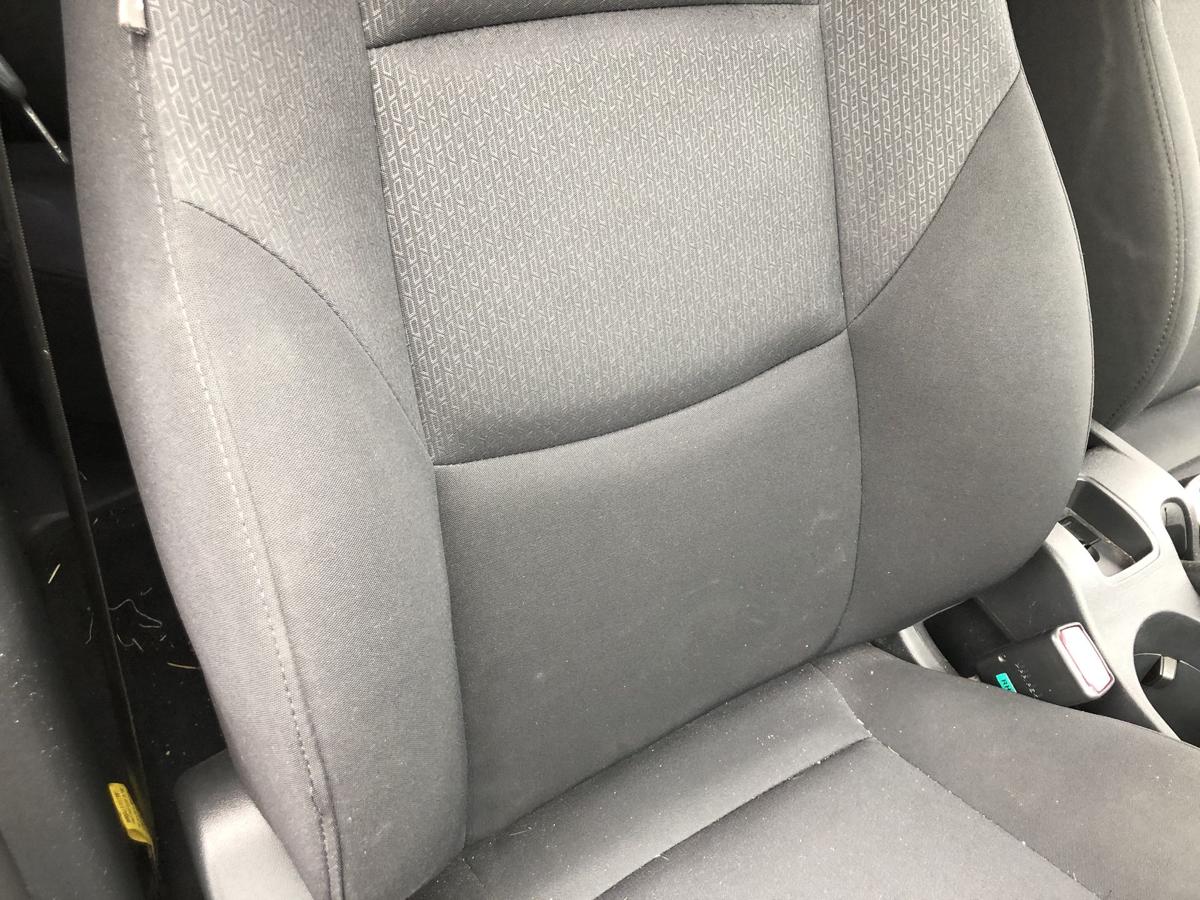 Hyundai i30 FD Sitz vorn rechts Beifahrersitz Stoff ohne Heizung Autositz