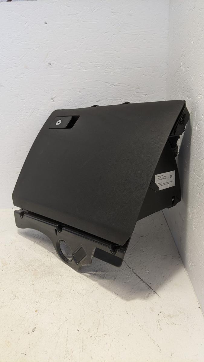 VW Passat 3C B7 Handschuhfach Handschuhkasten Ablagefach unten rechts scchwarz