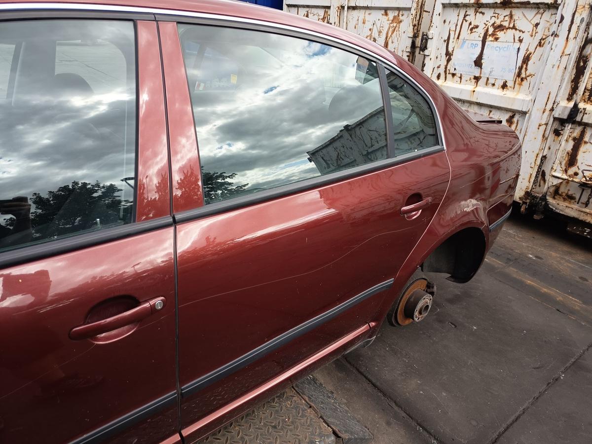 Skoda Superb 3U original T&uuml;r Roht&uuml;r hinten links LF3V Sensual Rot Bj 2002