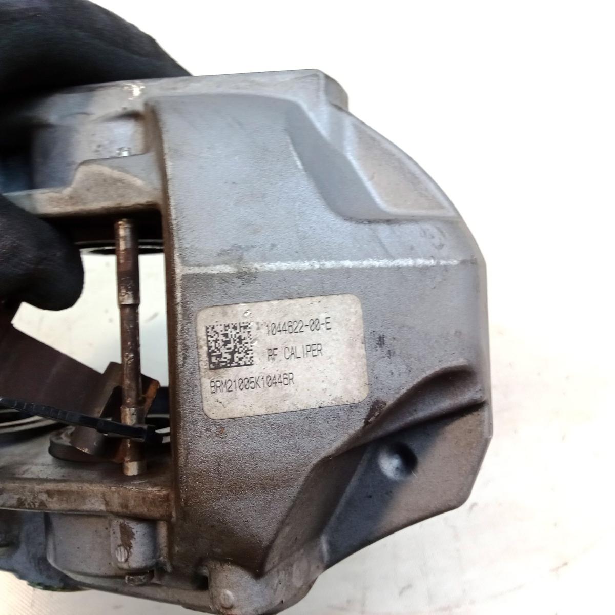 Tesla Model 3 RWD original Bremssattel Vorderachse rechts 1044622-00-E Bj.2021