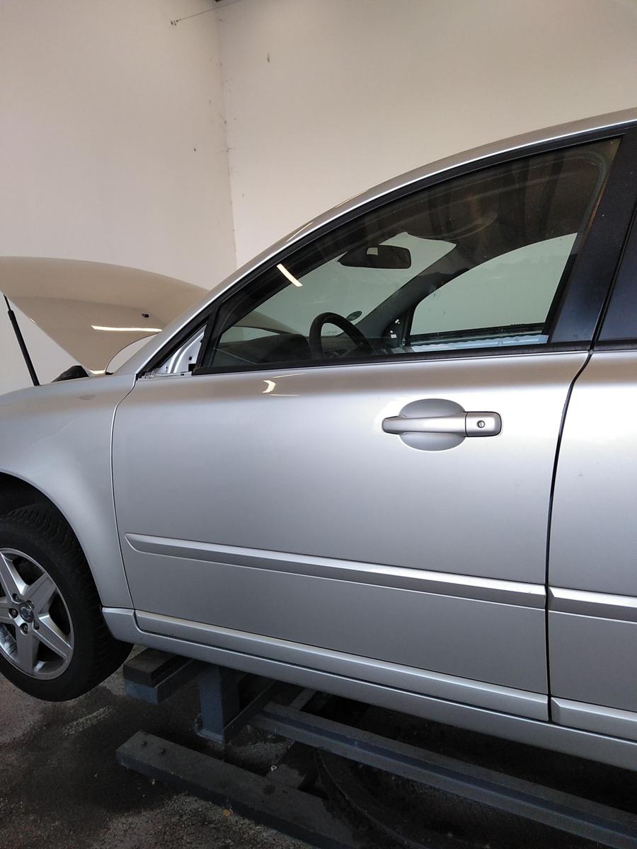 Volvo V50 S40 Facelift Tür vorn links Fahrertür silbermetallic Bj.2008