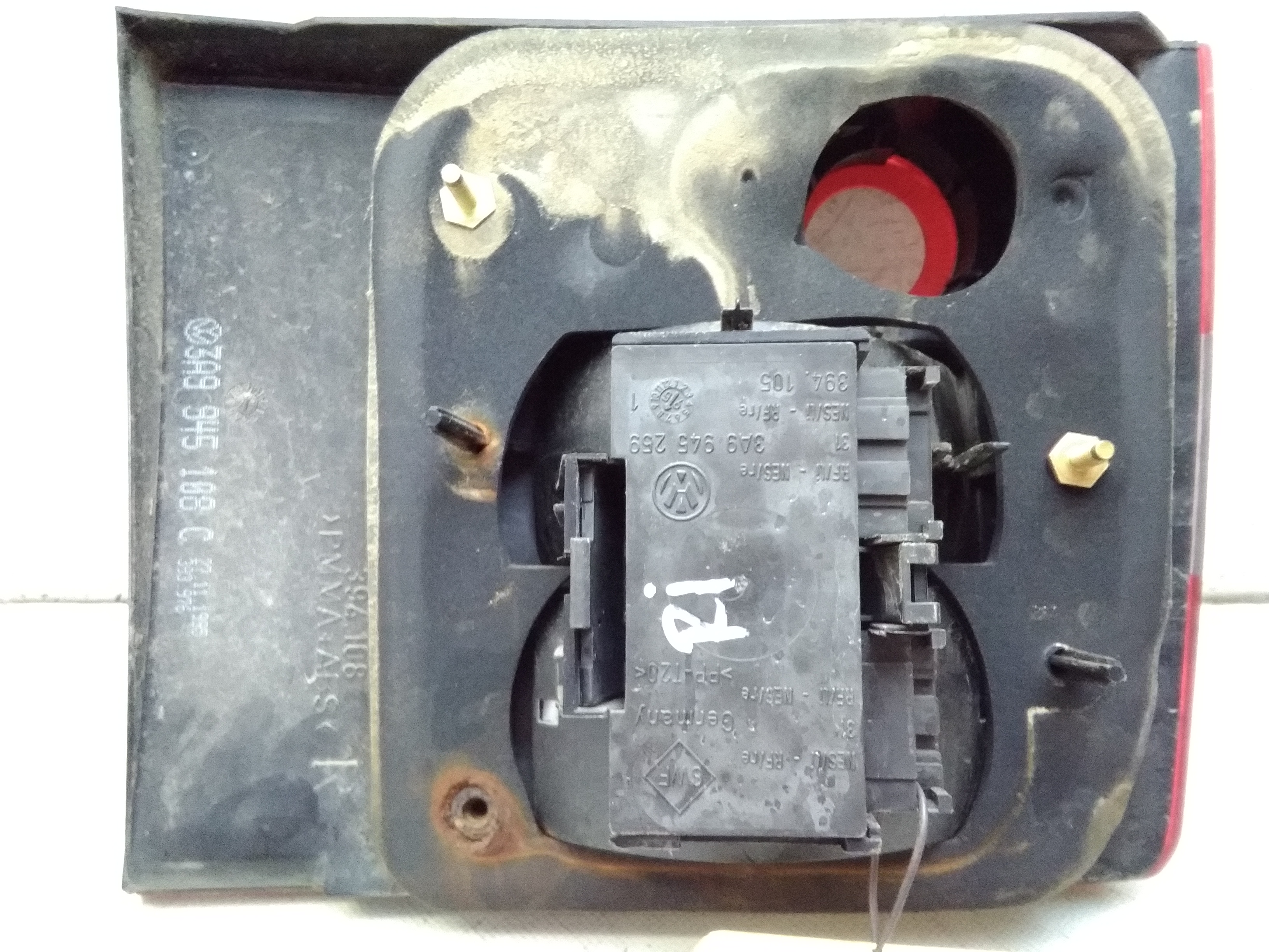 VW Passat 35i 3A Variant Bj.1996 original Rückleuchte innen rechts Faceliftmodell beschädigt