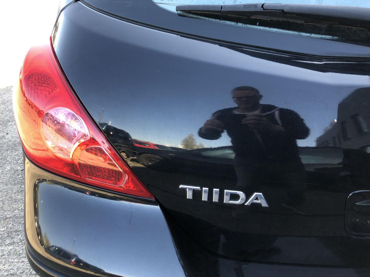 Nissan Tiida C11 Heckklappe mit Heckscheibe im Rohbau KH3 Superblack