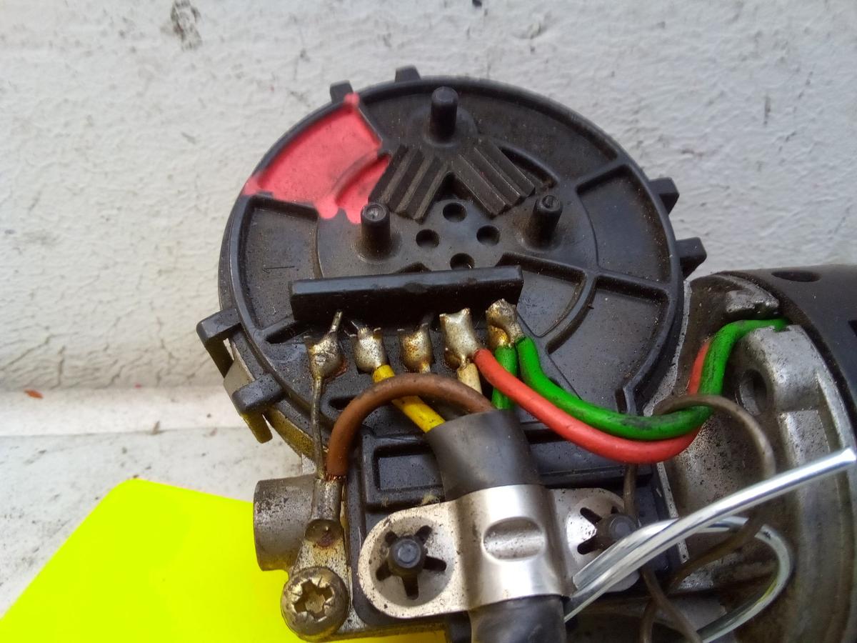 Mercedes W201 Wischermotor vorn ohne Gest&auml;nge 0390241302 BOSCH BJ1987