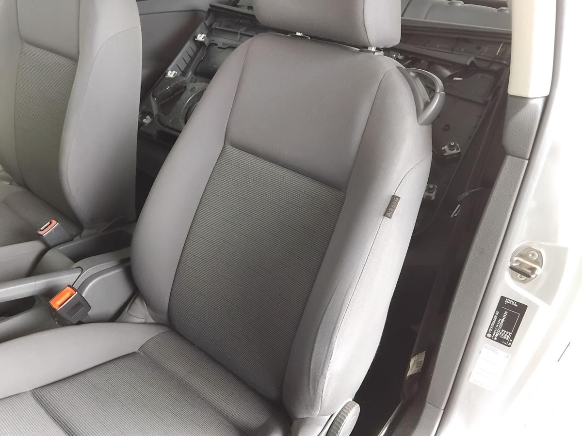 VW Golf 5 1K 3 türig Sitz vorn links Fahrersitz Stoff dunkelgrau BJ2008