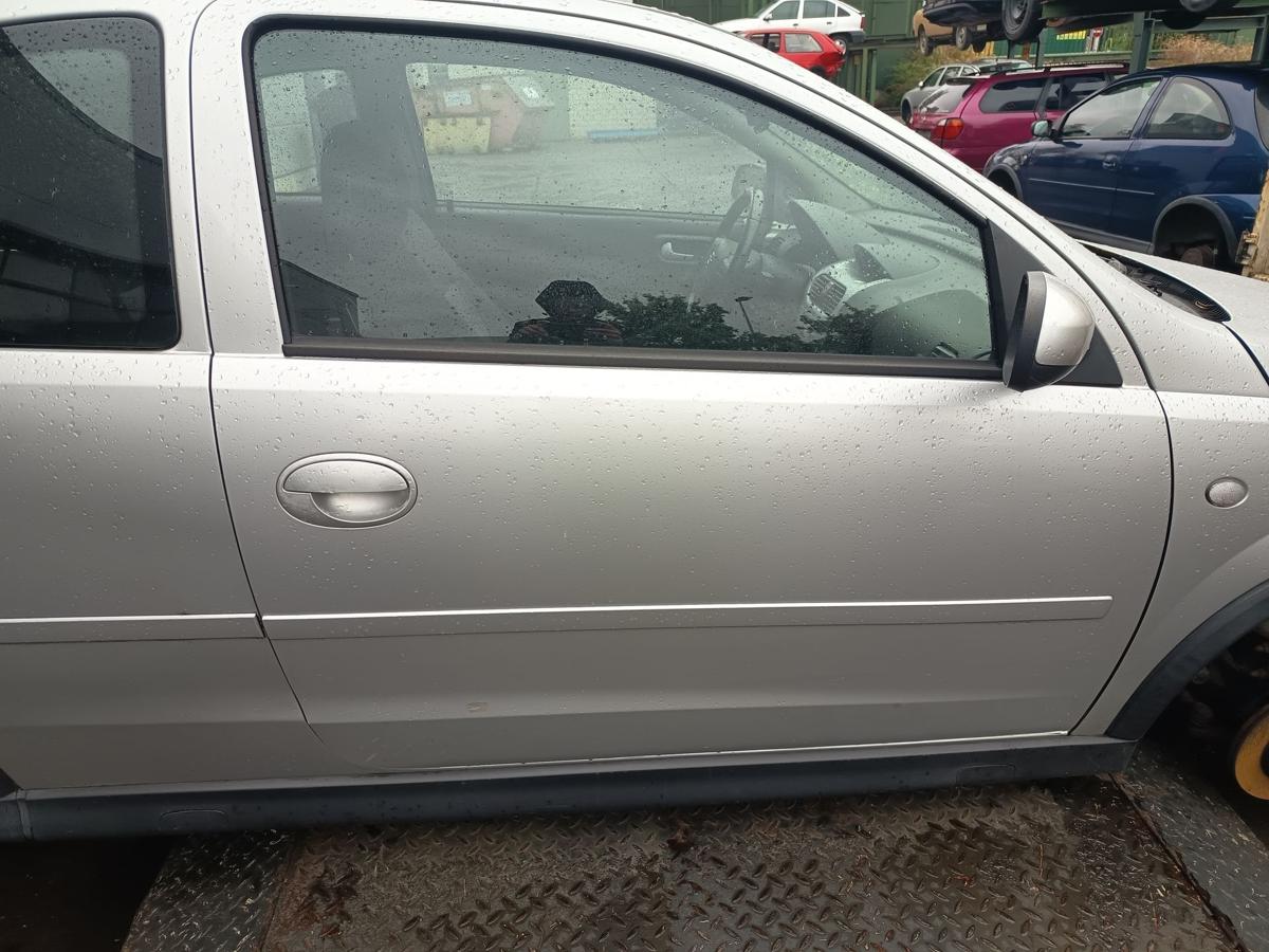 Opel Corsa C 3-TRG Bj 2005 original Tür vorn rechts Z157 Starsilber Facelift