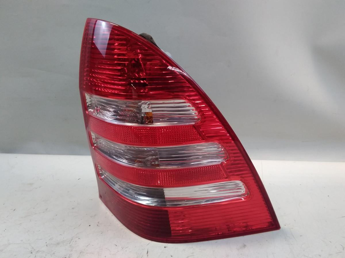 Mercedes C-Klasse 203 Kombi MOPF original R&uuml;ckleuchte Heckleuchte rechts Bj2004