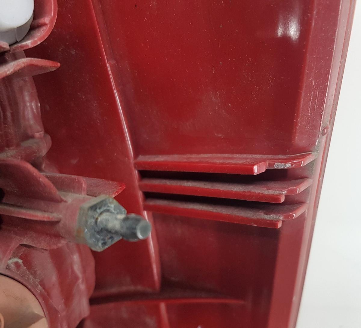 Kia Carens III R&uuml;ckleuchte R&uuml;cklicht links in rot weiss Bj2007