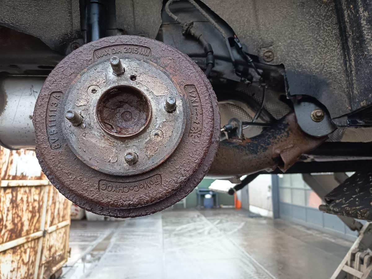 Ford Fiesta VII original Hinterachse trommelgebremst 4 Loch 72839km Bj 2012