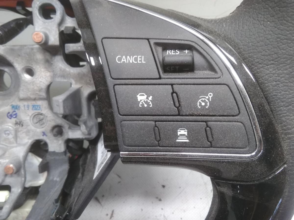 Mitsubishi Eclipse Cross original 3-Speichen-Multifunktiion-Lederlenkrad Bj.2024