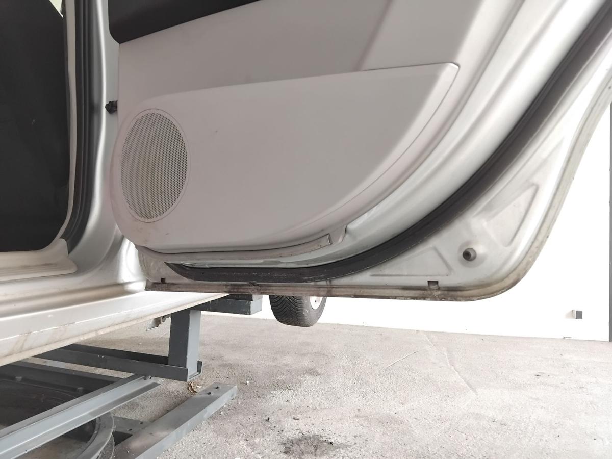 Kia Ceed Kombi ED SW Tür hinten rechts 9S Machine Silver BJ2007