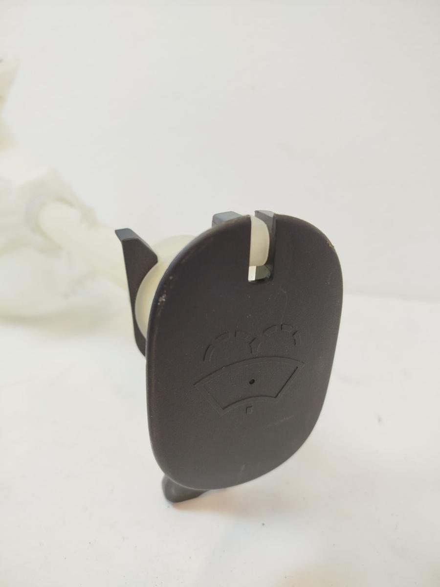 NIO EL6 Elektro SUV Waschwasserbeh&auml;lter Waschbeh&auml;lter mit Sensor