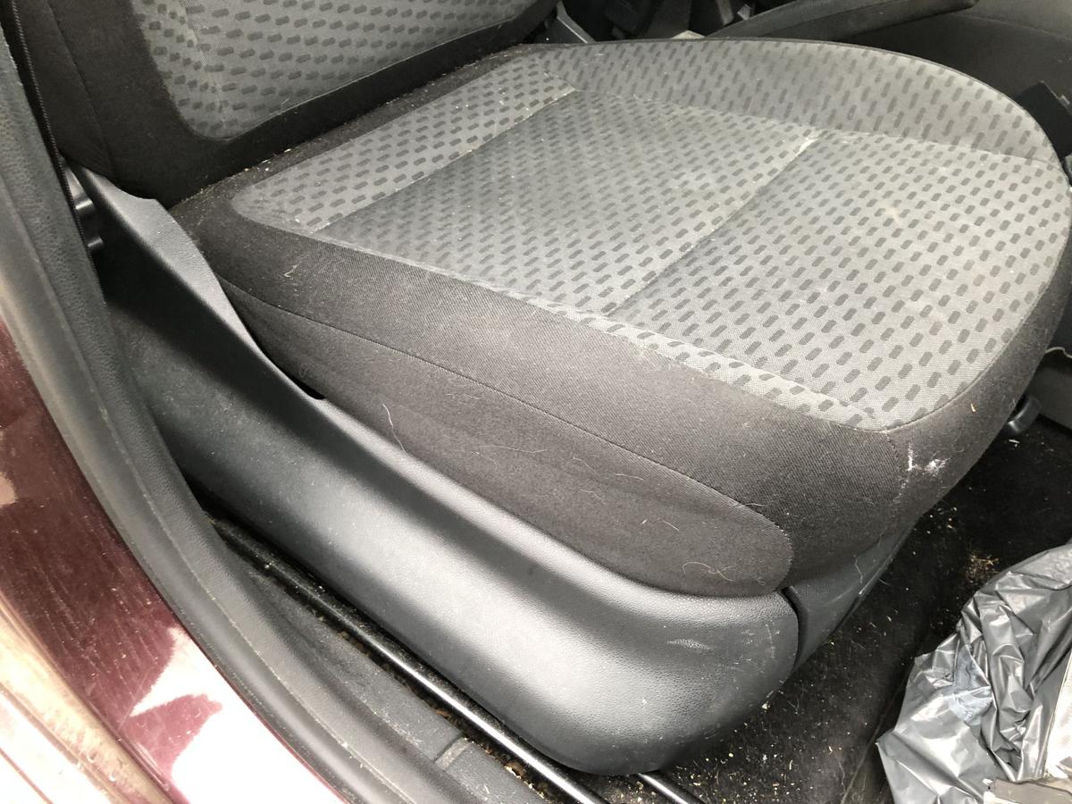 Skoda Roomster 5J Sitz vorn rechts Beifahrersitz Stoff mit Muster ohne Heizung