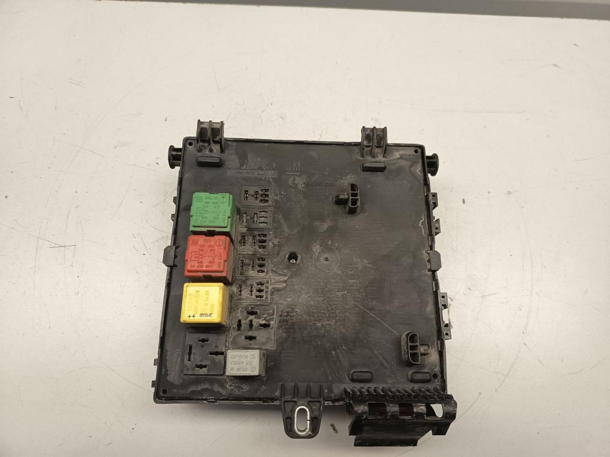 Opel Vectra C Bj 08 orig Steuergerät Sicherungskasten Zentralelektr. entheiratet