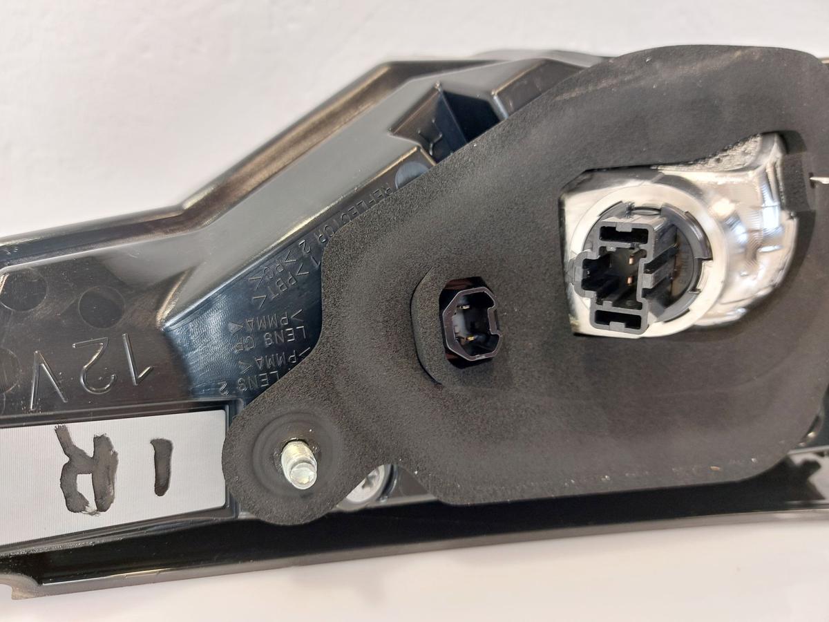 Mitsubishi Eclipse Cross GK0 ab21 R&uuml;ckleuchte rechts Innenteil Heckleuchte OEM