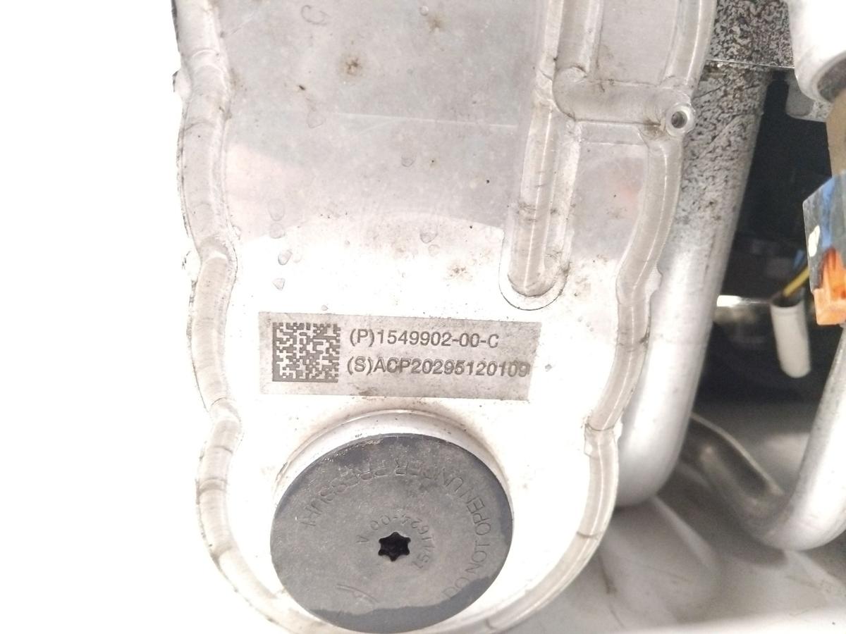 Tesla Model 3 original W&auml;rmtauscher Super Manifold mit Octavalve BJ2021