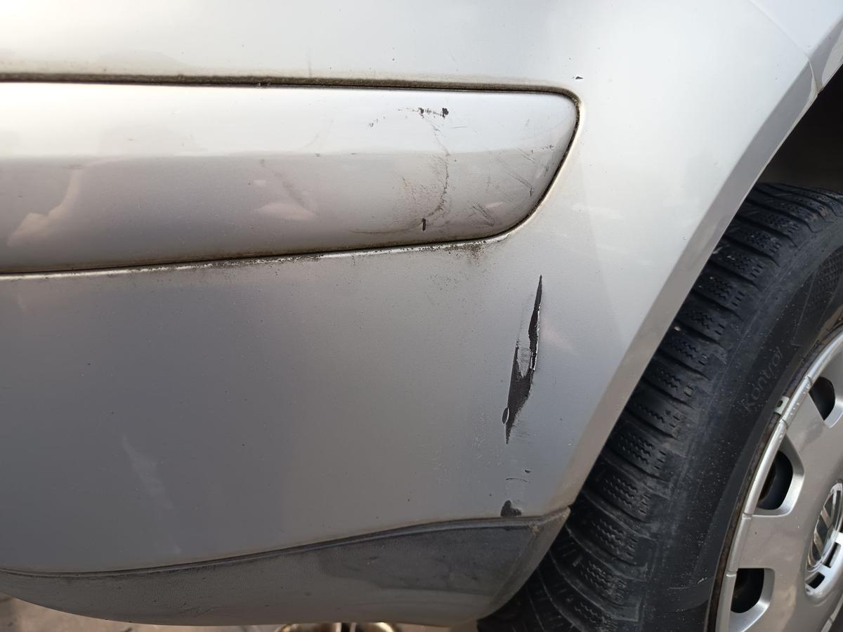 VW Golf IV original Sto&szlig;stange F&auml;nger hinten Heck B7Z Satinsilber Bj 1998