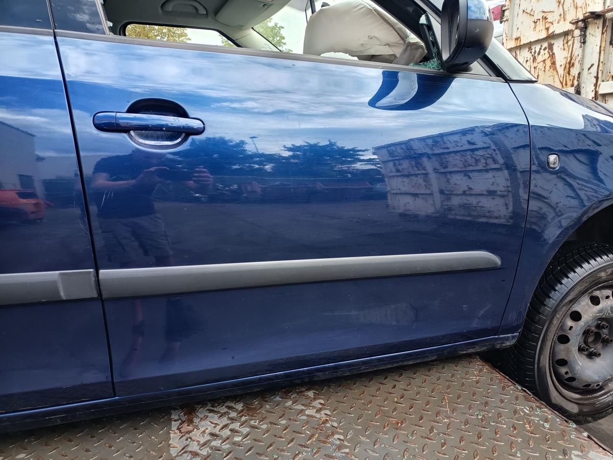 Skoda Fabia 5J orig Tür vorn rechts Beifahrertür LF5Q Blau Bj 2009