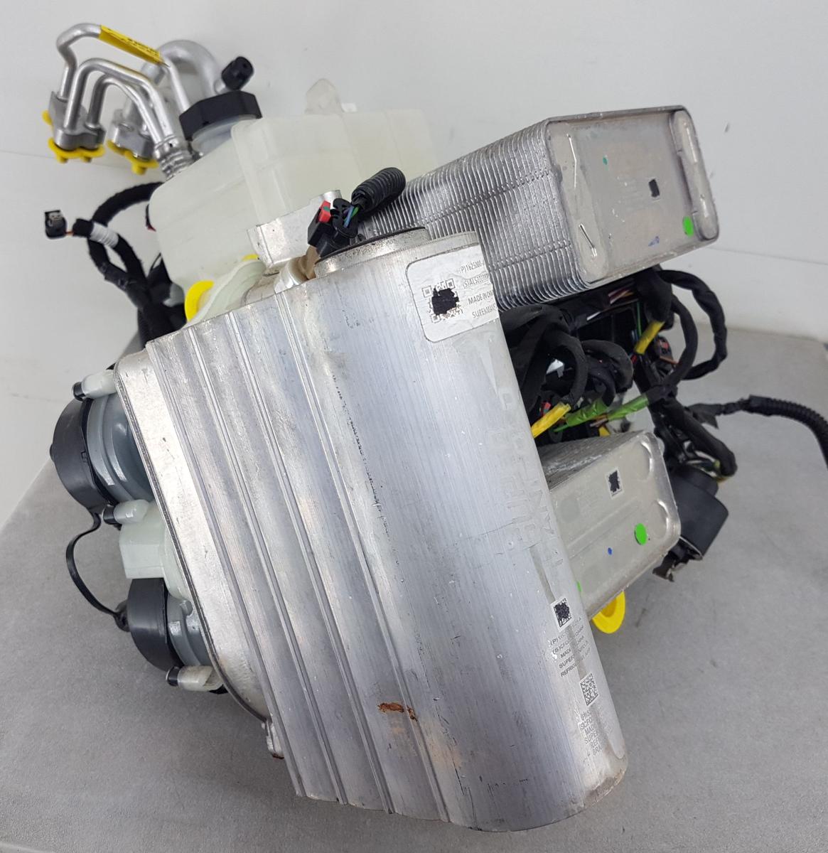 Tesla Model Y W&auml;rmetauscher Bj2022 1625000-A1-B Super Manifold