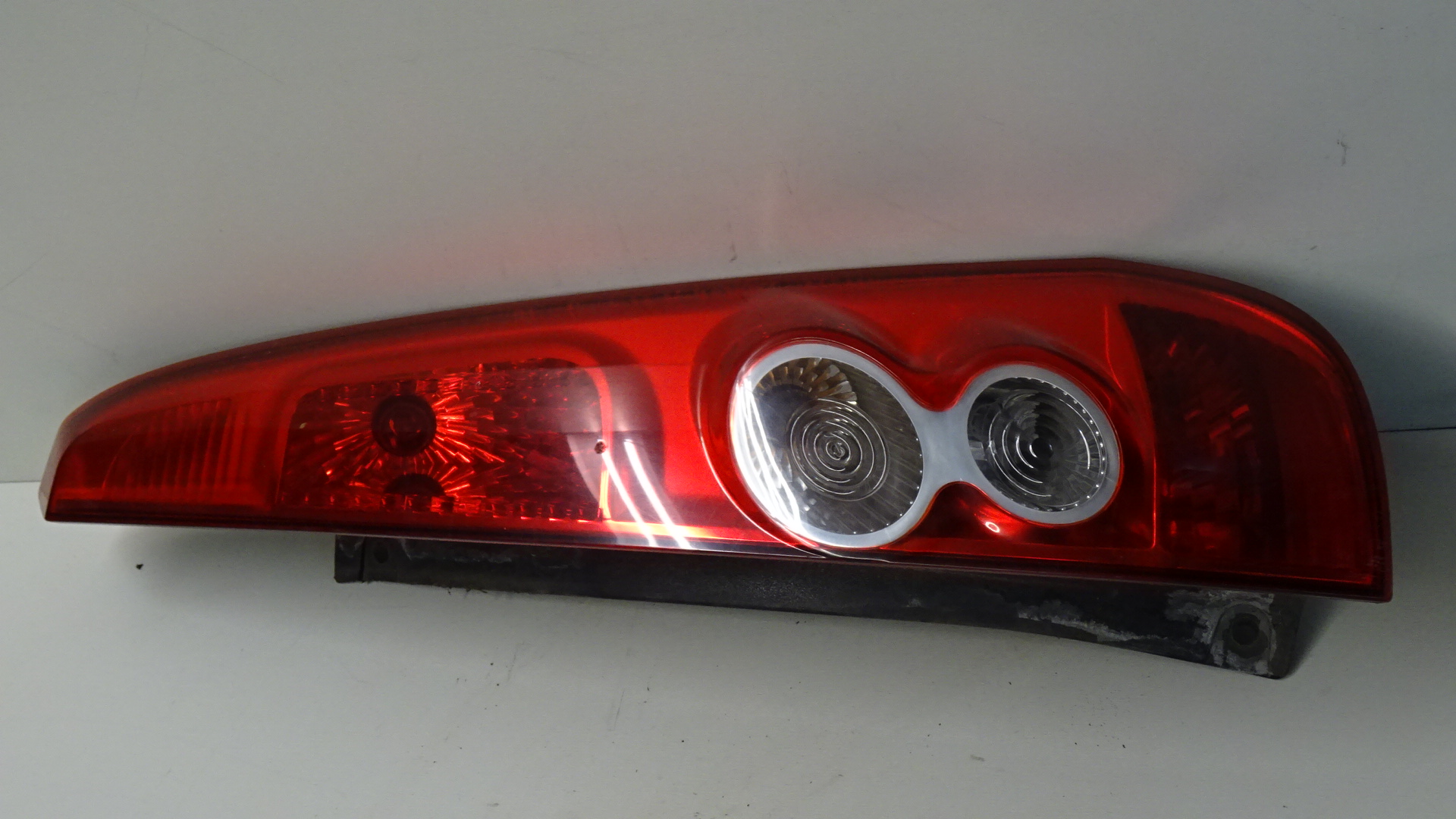 Ford Fiesta JH BJ2006 Rückleuchte Rücklicht rechts rot weiß 6S6113404A