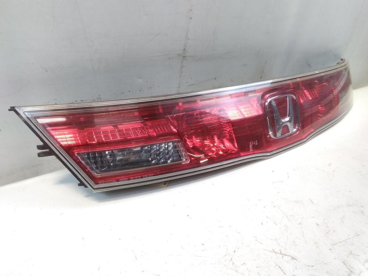 Honda Civic 8 FK1 orig R&uuml;ckleuchte Heckblende Mitte 5t&uuml;rig Vorfacelift BJ2008