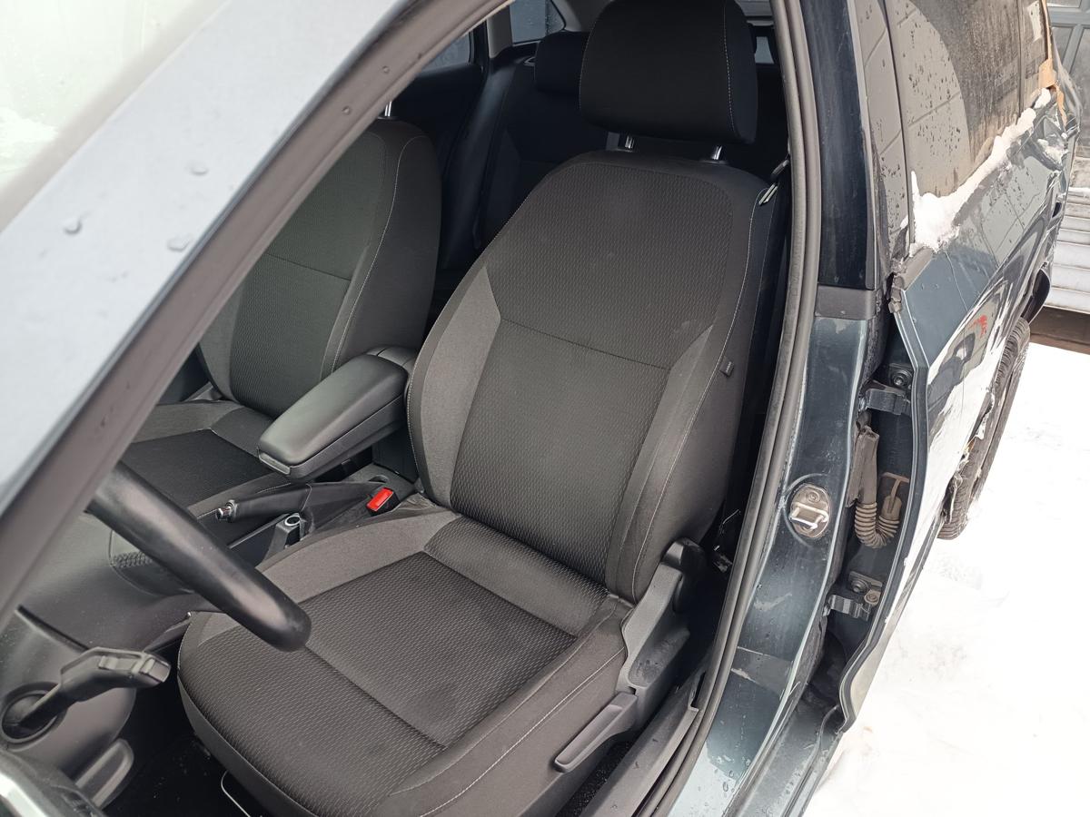 Skoda Rapid Spaceback original Sitz vorne links Stoff Sitzheizung Baujahr 2016