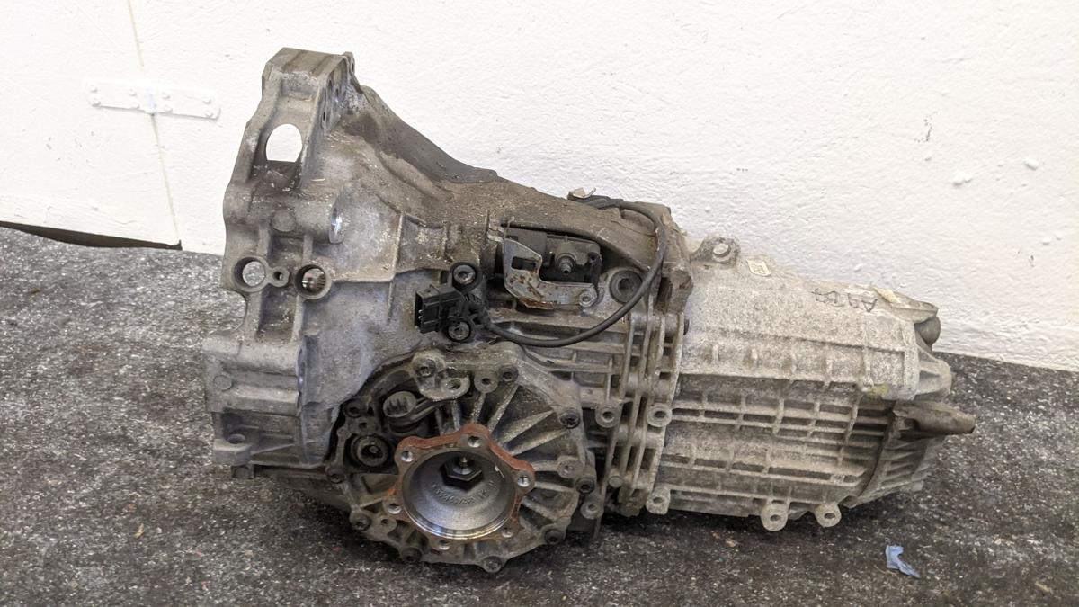 Audi A4 8E B7 Getriebe Schaltgetriebe 5 Gang HFF 88tkm 2 Liter Benziner