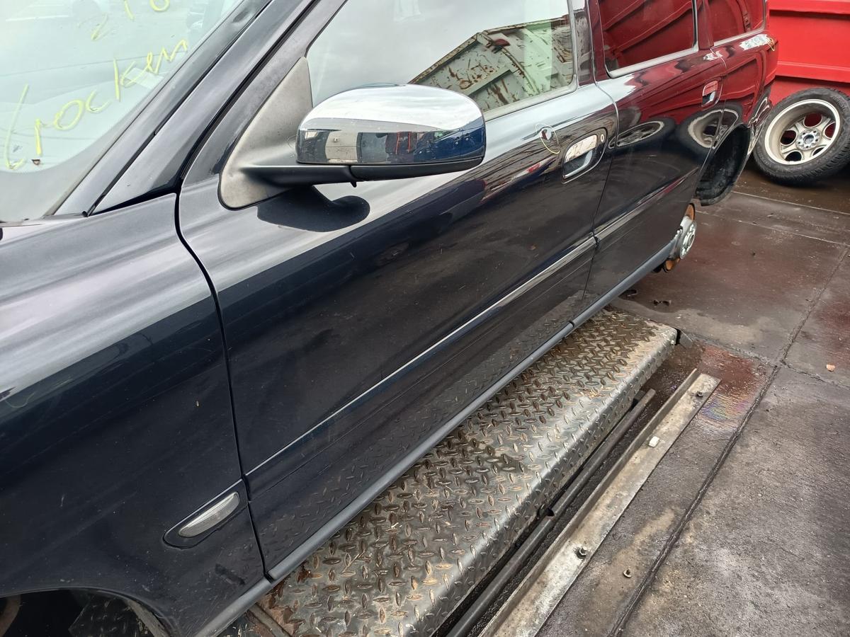 Volvo V70 II original Tür vorn links Fahrer 452 Saphirschwarz Bj 2005