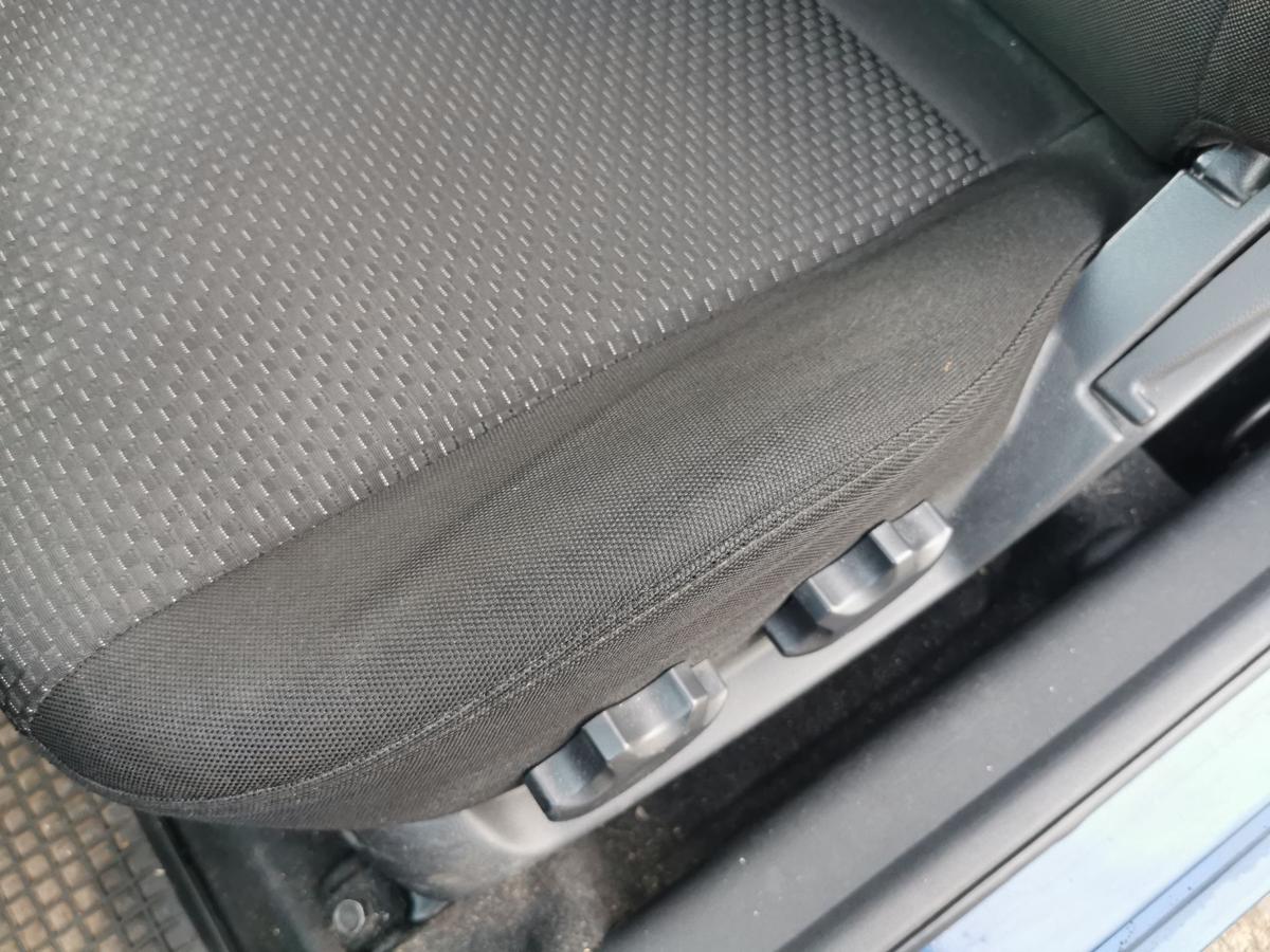 Hyundai Accent III MC Fahrersitz Sitz Autositz Stoff vorn links 3 T&uuml;rer TEXT