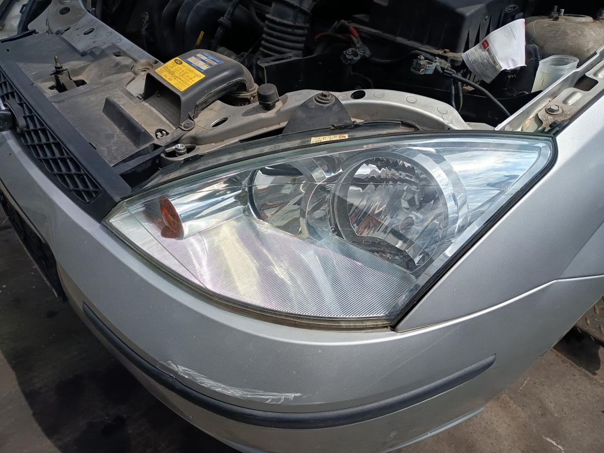 Ford Focus DAW original Scheinwerfer links Halogen Facelift Bj 2003