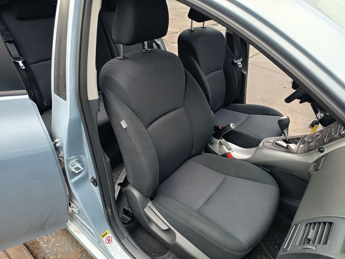 Toyota Auris E15 original Sitz vorn rechts Beifahrer Stoff anthrazit/schwarz