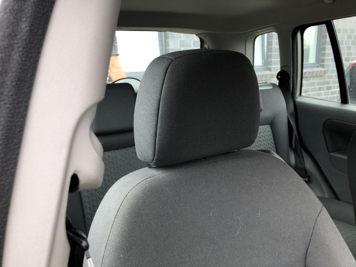 Ford Fusion JU2 Sitz vorn rechts Fahrersitz Stoff Autositz