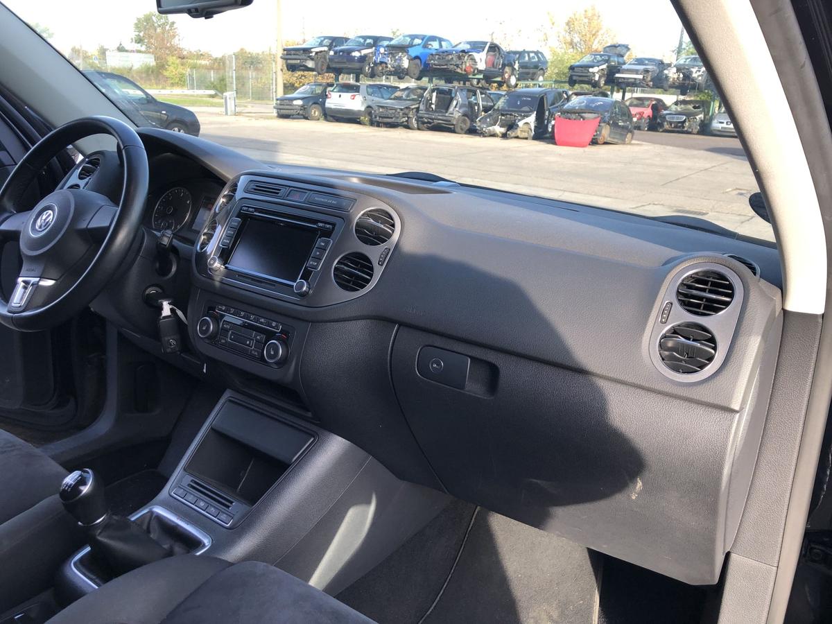 VW Tiguan 5N ab 11 Armaturenbrett Armaturenträger Dashboard Cockpit