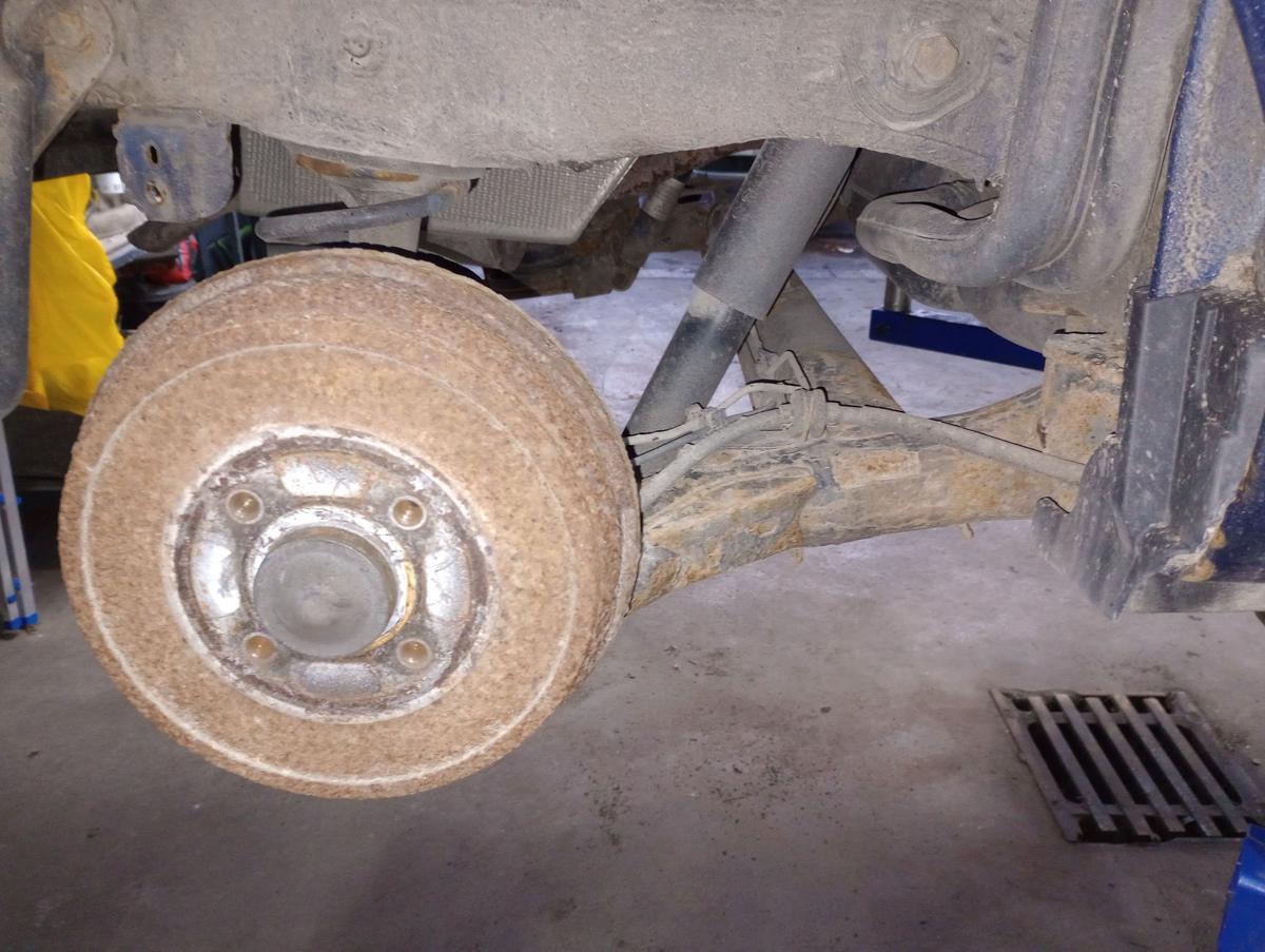 Dacia Lodgy original Hinterachse Tr&auml;ger trommelgebremst ABS 128tkm Bj 2012