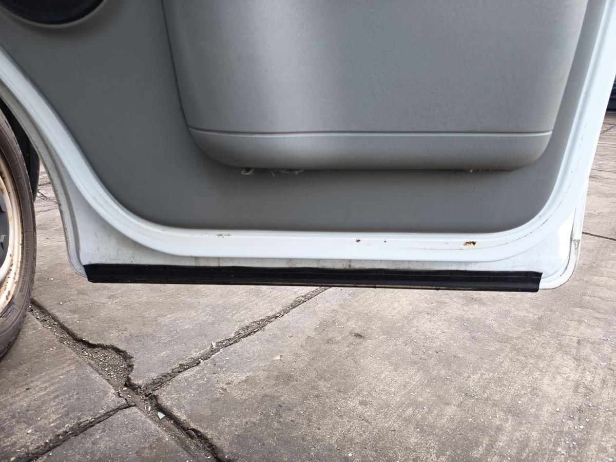 Opel Vivaro A original T&uuml;r vorn rechts Beifahrer L474 Casablancawei&szlig; Bj 2005