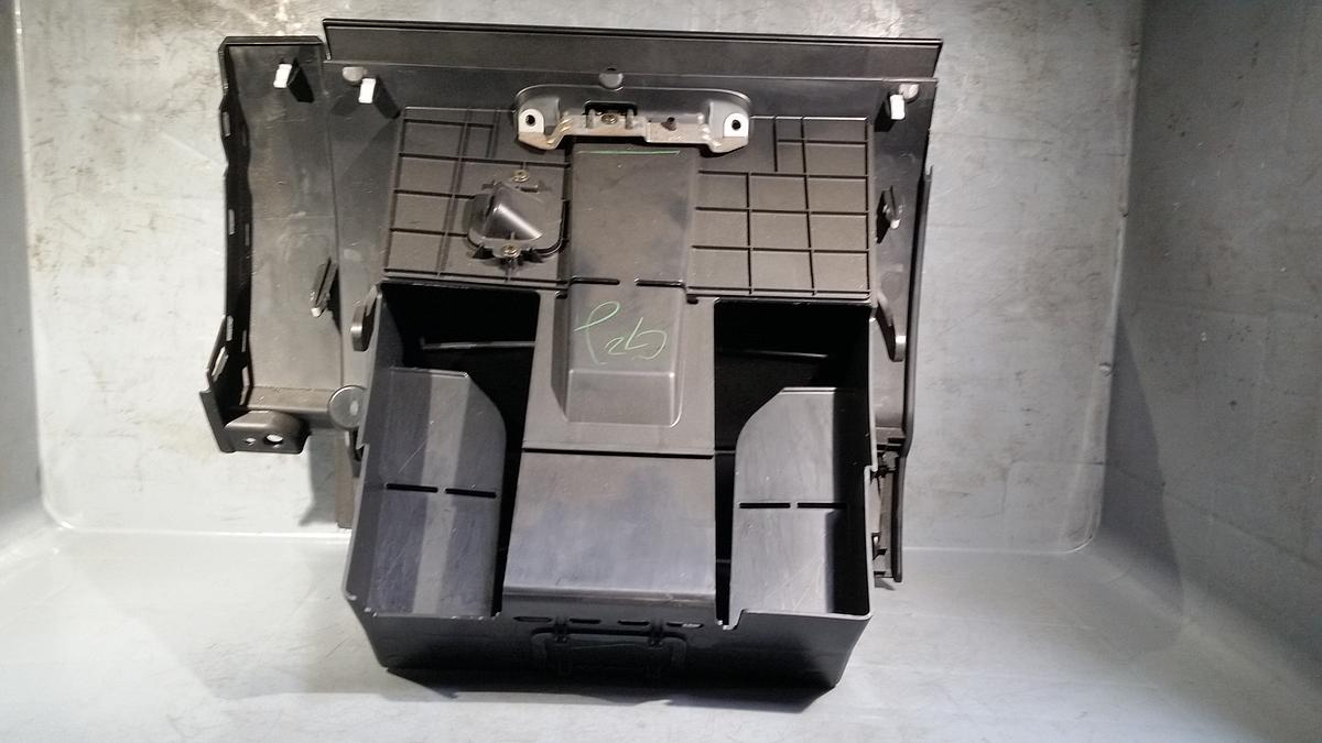 Mazda 5 Bj. 2007 vor Facelift org Handschuhfach Ablagefach vorne