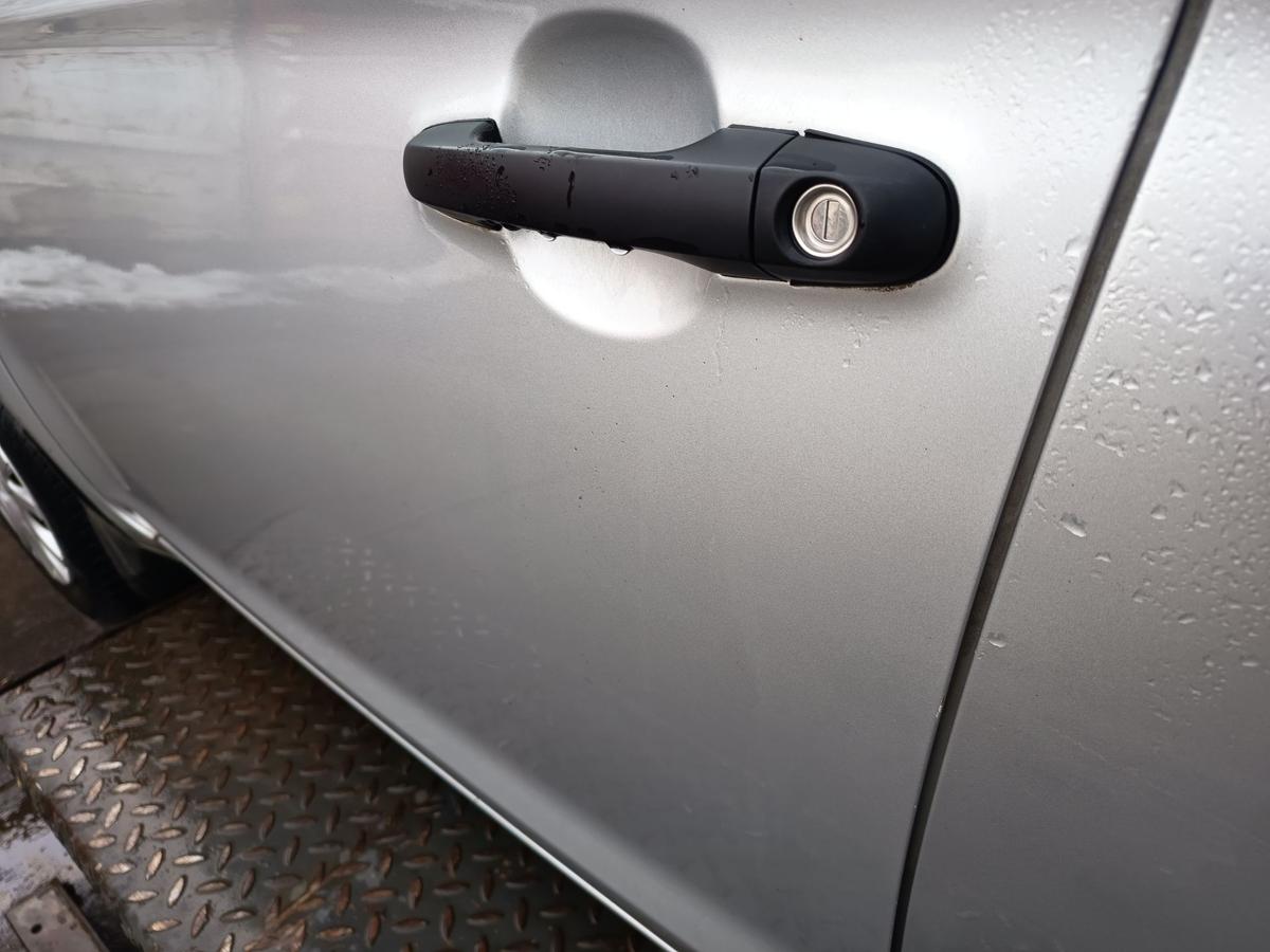 Hyundai i20 original T&uuml;r vorn links Fahrer Rohbau FG Seek silver Bj 2012