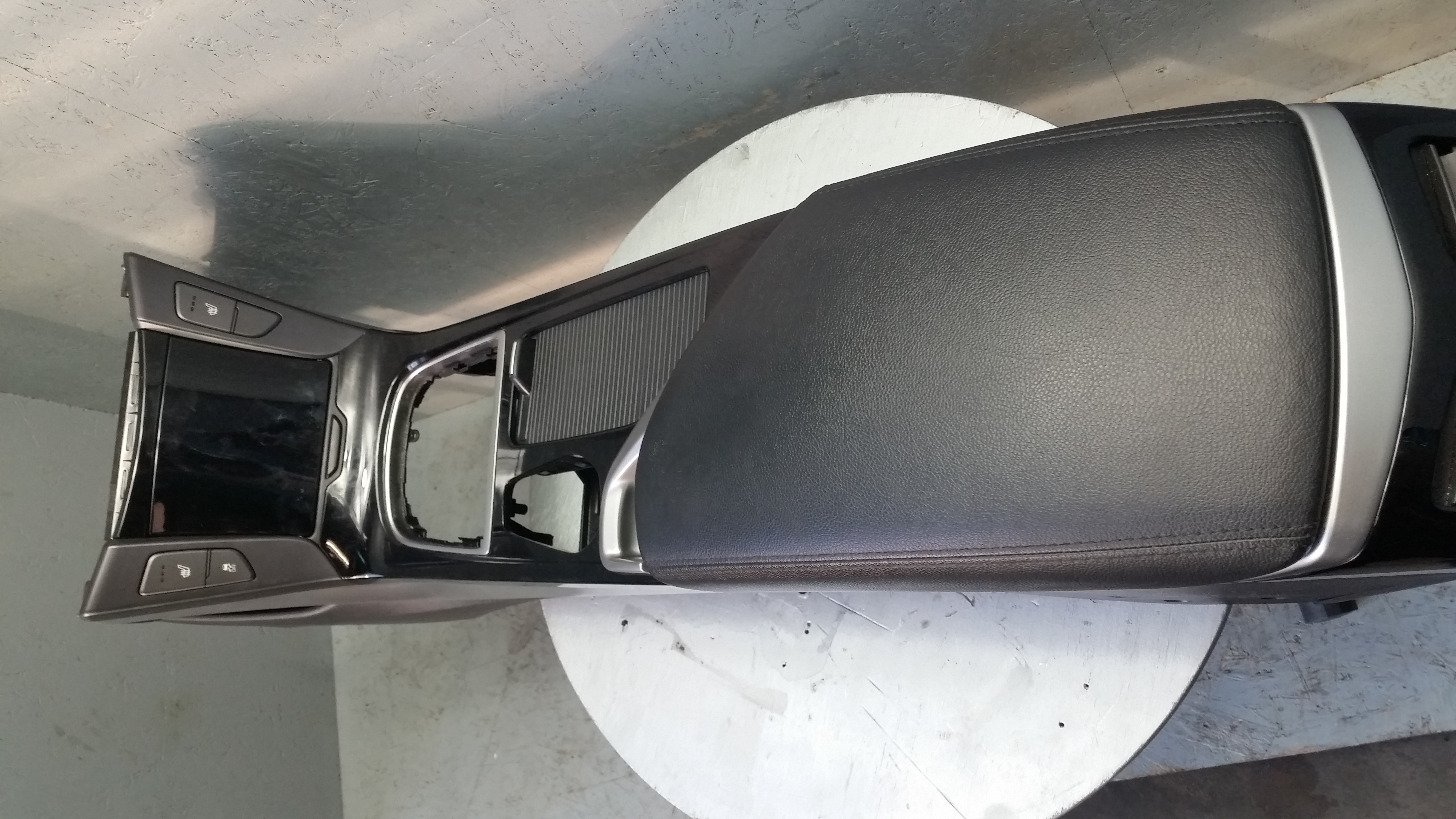 Hyundai i40 orig Mittelkonsole Armlehne Leder Schalter Sitzheizung Bj 2012