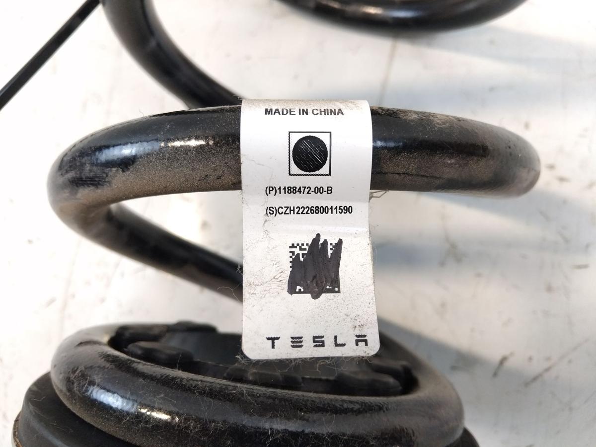Tesla Model Y RWD original Schraubenfeder Hinterachse 1188472-00-B Bj.2023