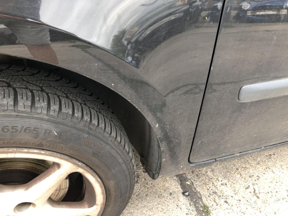Renault Clio 3 III Grandtour Kotf&uuml;gel vorn links Fahrerseite NV676 Noir Nacre