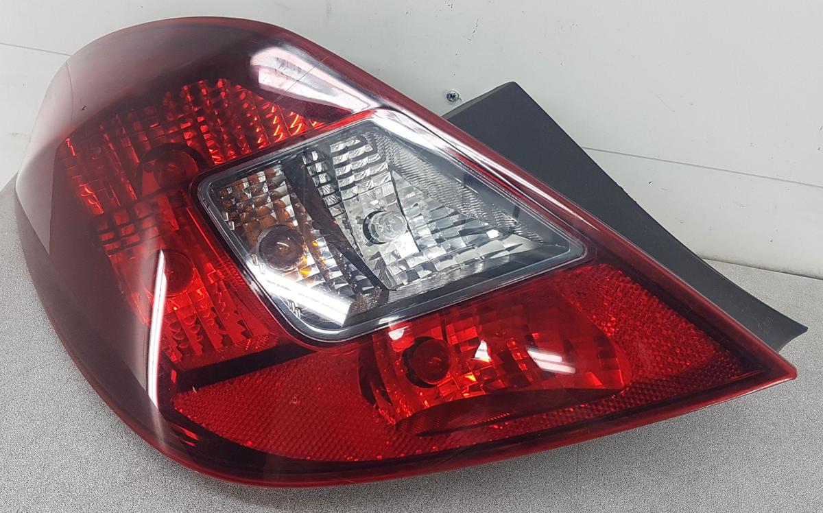 Opel Corsa D Rückleuchte Rücklicht links 13296479 89092690 Bj2014 5 Türig