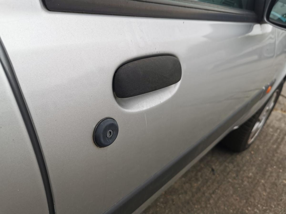 Ford Fiesta JBS Beifahrertür Tür Rohbautür Autotür vorn rechts Polar Silber 5trg