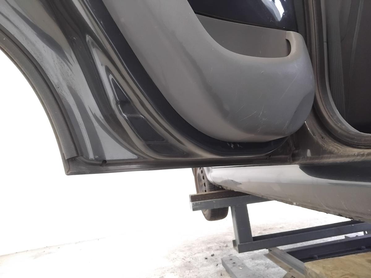 Peugeot 107 T&uuml;r hinten links KTA dark grey mica BJ2009