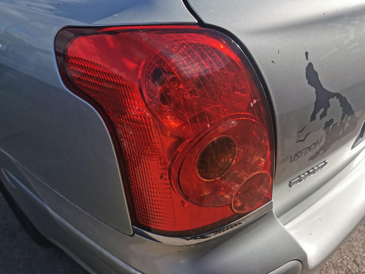Toyota Avensis T25 Kombi Rückleuchte Schlussleuchte Rücklicht hinten links