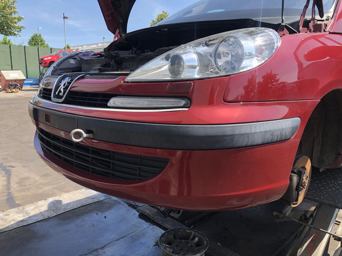 Peugeot 807 original Stoßstange Fänger vorn/Front KKQ Tiefrot Bj 2004