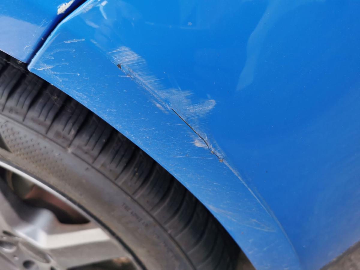 Seat Ibiza 6J Stossstange Stossfänger Bumper hinten blau Ausschnitt AHK unten