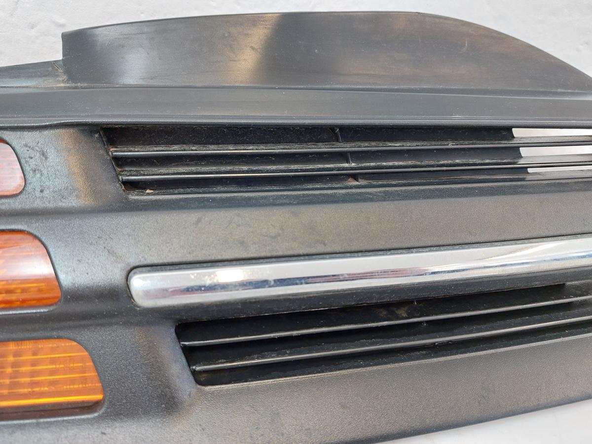 Nissan Micra K12 Kühlergrill Frontgrill Grill vorn rechts mit Blinkleuchte bis05
